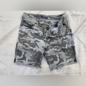 Express Bermuda Mid Rise Shorts Camouflage Size 6